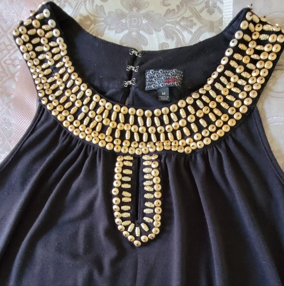 Beautiful Sleeveless Top ❤ - Picture 3 of 5